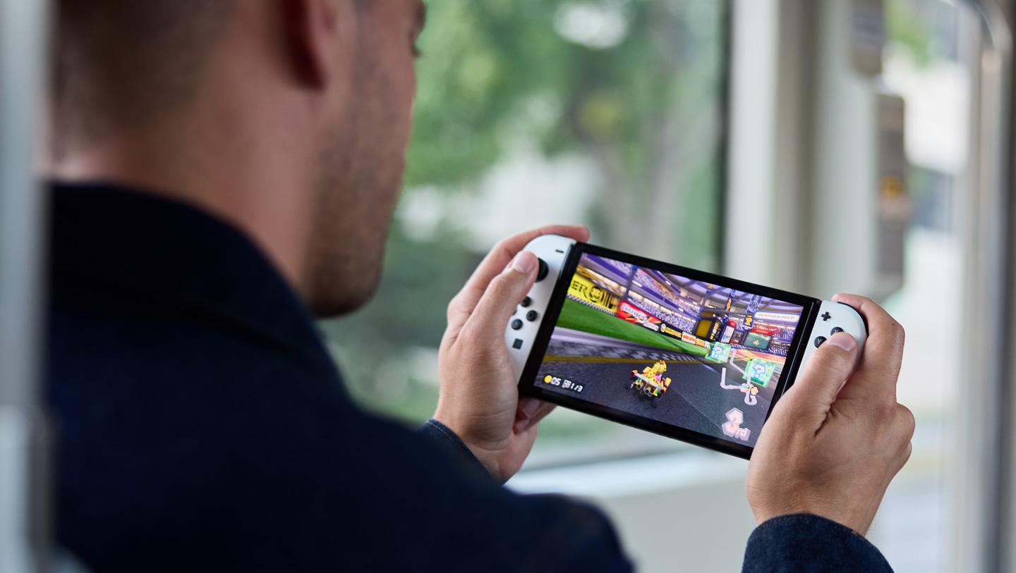 Nintendo reveals new Switch model with 7-inch OLED touchscreen